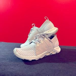 Merrell lace hiking shoe. Women’s size 8. Light gray.